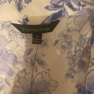 Violets and roses blue and white extra-large new with tags